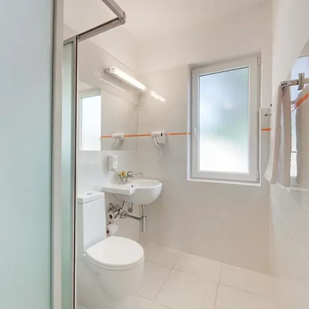 1 Bedroom Lovely In *