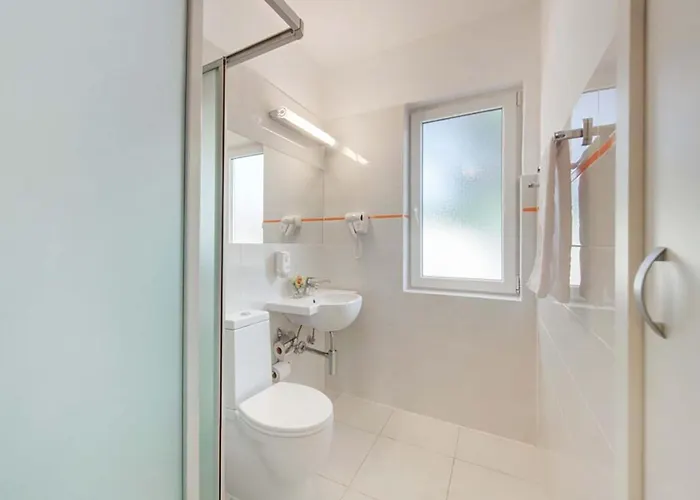 1 Bedroom Stunning In *